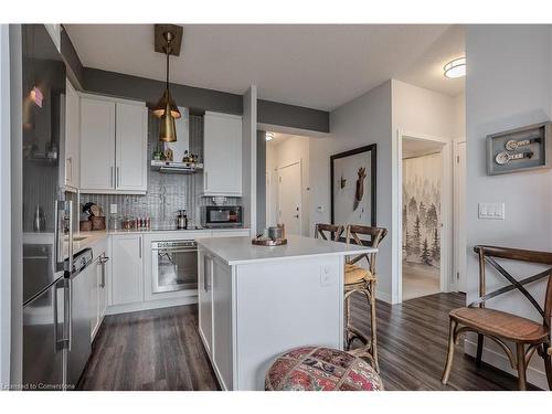 1404-2081 Fairview Street, Burlington, ON - Indoor Photo Showing Kitchen