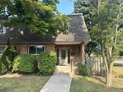 1-688 Dynes Road  Burlington, ON L7N 2V6