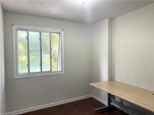 1-688 Dynes Road, Burlington, ON - Indoor Photo Showing Other Room