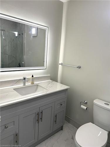 1-688 Dynes Road, Burlington, ON - Indoor Photo Showing Bathroom