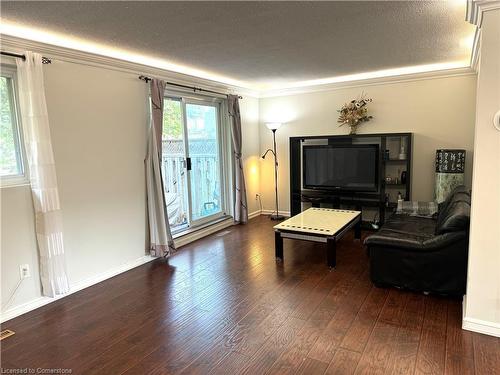 1-688 Dynes Road, Burlington, ON - Indoor Photo Showing Living Room