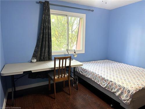 1-688 Dynes Road, Burlington, ON - Indoor Photo Showing Bedroom