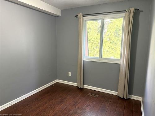 1-688 Dynes Road, Burlington, ON - Indoor Photo Showing Other Room