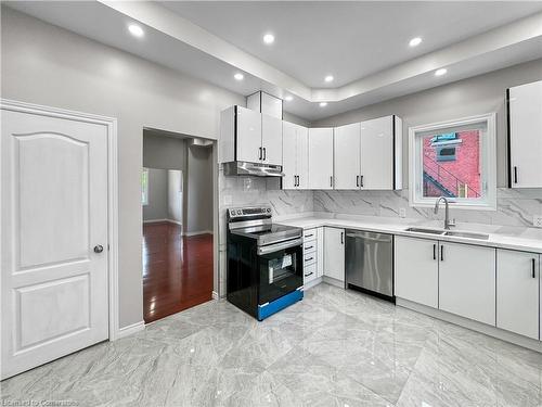 57 Princess Street, Hamilton, ON - Indoor Photo Showing Kitchen With Upgraded Kitchen