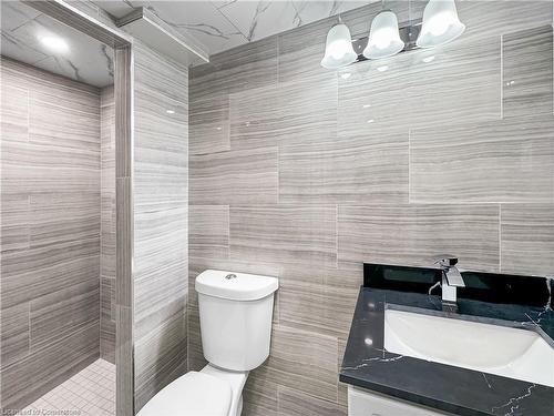 57 Princess Street, Hamilton, ON - Indoor Photo Showing Bathroom