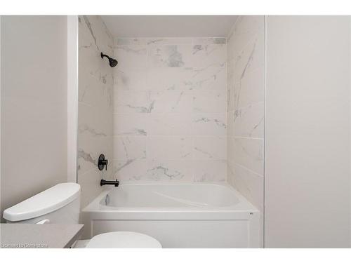 302-120 Springvalley Crescent, Hamilton, ON - Indoor Photo Showing Bathroom