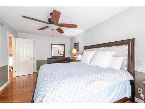 8034 Woodsview Crescent, Niagara Falls, ON - Indoor Photo Showing Bedroom