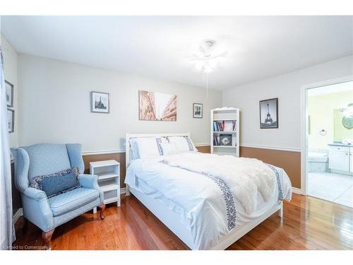 8034 Woodsview Crescent, Niagara Falls, ON - Indoor Photo Showing Bedroom