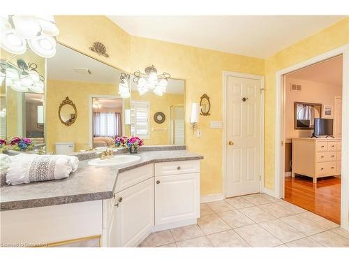 8034 Woodsview Crescent, Niagara Falls, ON - Indoor Photo Showing Bathroom