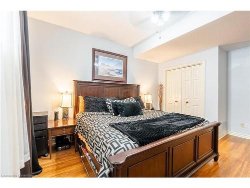 8034 Woodsview Crescent, Niagara Falls, ON - Indoor Photo Showing Bedroom