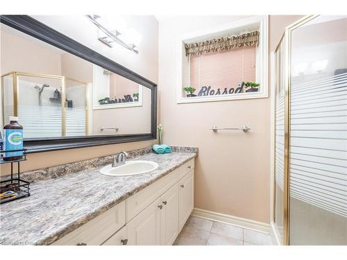 8034 Woodsview Crescent, Niagara Falls, ON - Indoor Photo Showing Bathroom