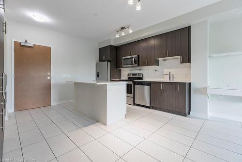 517-320 Plains Road, Burlington, ON - Indoor Photo Showing Kitchen