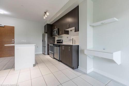 517-320 Plains Road, Burlington, ON - Indoor Photo Showing Kitchen