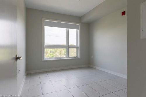 517-320 Plains Road, Burlington, ON - Indoor Photo Showing Other Room