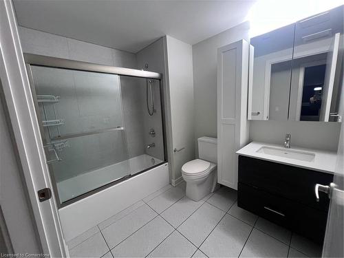 517-320 Plains Road, Burlington, ON - Indoor Photo Showing Bathroom