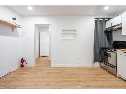 Upper-13 Henry Street, Hamilton, ON - Indoor Photo Showing Kitchen