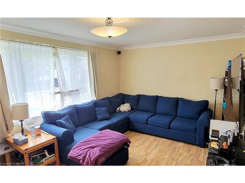 384 Talbot Street, Hamilton, ON - Indoor Photo Showing Living Room