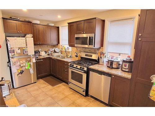 384 Talbot Street, Hamilton, ON - Indoor Photo Showing Kitchen