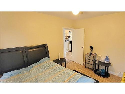 384 Talbot Street, Hamilton, ON - Indoor Photo Showing Bedroom