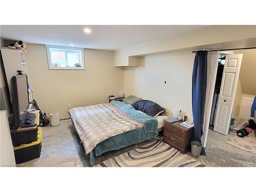 384 Talbot Street, Hamilton, ON - Indoor Photo Showing Bedroom