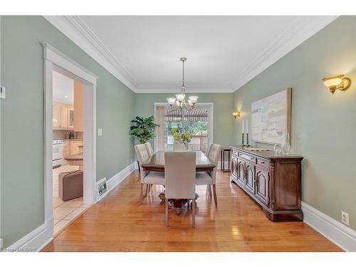 74 Balmoral Avenue S, Hamilton, ON - Indoor Photo Showing Dining Room