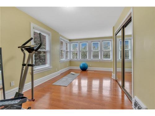 74 Balmoral Avenue S, Hamilton, ON - Indoor Photo Showing Gym Room