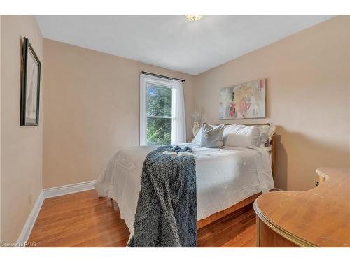 74 Balmoral Avenue S, Hamilton, ON - Indoor Photo Showing Bedroom