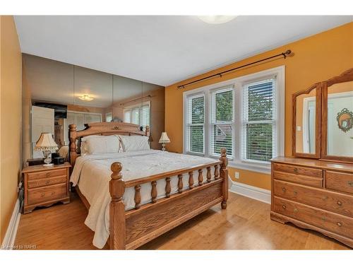 74 Balmoral Avenue S, Hamilton, ON - Indoor Photo Showing Bedroom