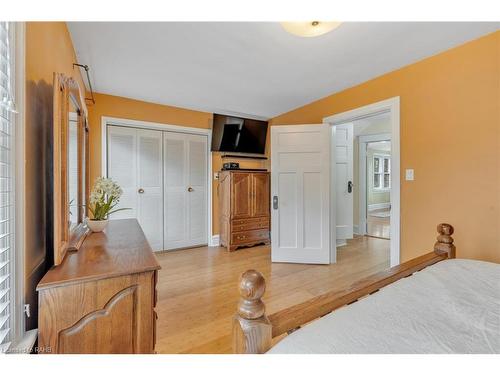 74 Balmoral Avenue S, Hamilton, ON - Indoor Photo Showing Bedroom