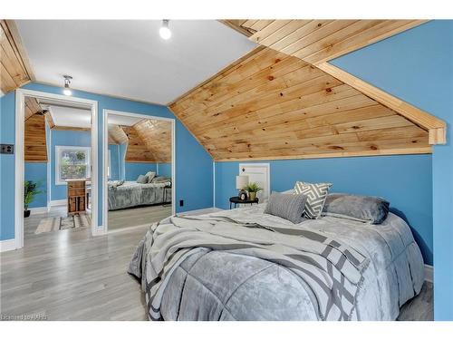 74 Balmoral Avenue S, Hamilton, ON - Indoor Photo Showing Bedroom