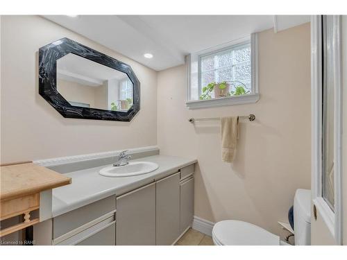 74 Balmoral Avenue S, Hamilton, ON - Indoor Photo Showing Bathroom