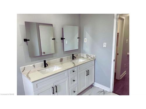 Upper-383 Huntington Ridge Drive, Mississauga, ON - Indoor Photo Showing Bathroom