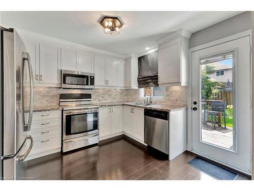 26 Jacqueline Boulevard, Hamilton, ON - Indoor Photo Showing Kitchen With Upgraded Kitchen