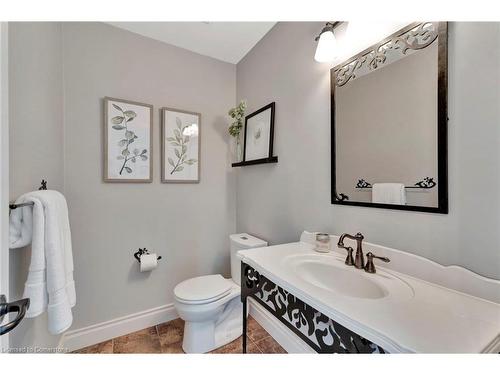 26 Jacqueline Boulevard, Hamilton, ON - Indoor Photo Showing Bathroom