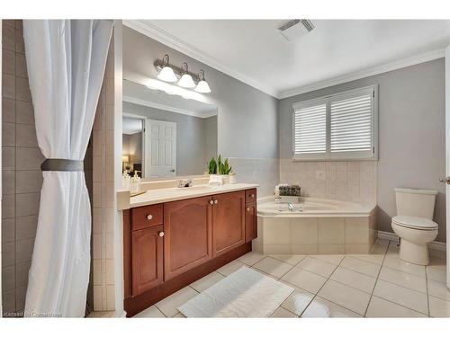 26 Jacqueline Boulevard, Hamilton, ON - Indoor Photo Showing Bathroom