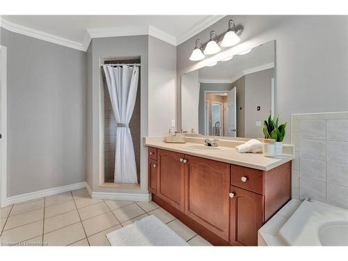 26 Jacqueline Boulevard, Hamilton, ON - Indoor Photo Showing Bathroom