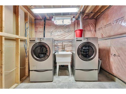 26 Jacqueline Boulevard, Hamilton, ON - Indoor Photo Showing Laundry Room