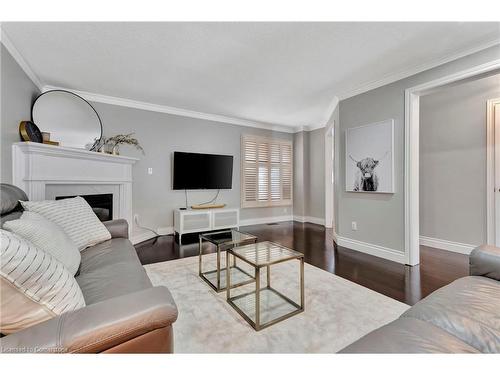 26 Jacqueline Boulevard, Hamilton, ON - Indoor Photo Showing Living Room