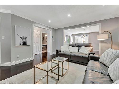 26 Jacqueline Boulevard, Hamilton, ON - Indoor Photo Showing Living Room