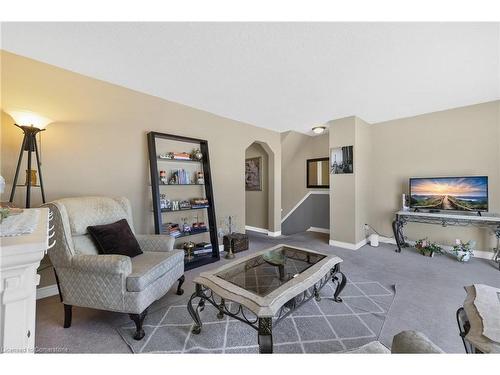 32-985 Limeridge Road E, Hamilton, ON - Indoor Photo Showing Living Room