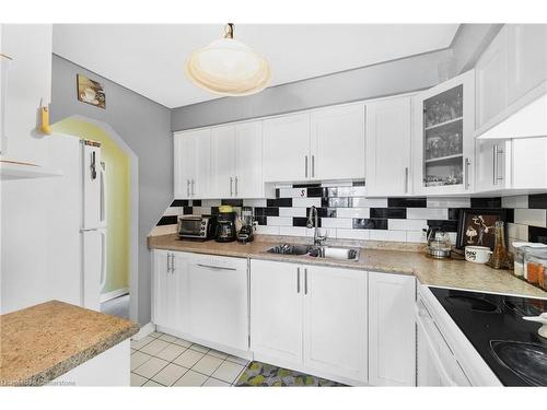 32-985 Limeridge Road E, Hamilton, ON - Indoor Photo Showing Kitchen With Double Sink