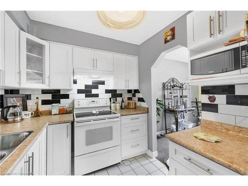 32-985 Limeridge Road E, Hamilton, ON - Indoor Photo Showing Kitchen