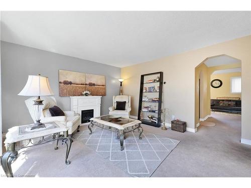 32-985 Limeridge Road E, Hamilton, ON - Indoor Photo Showing Living Room