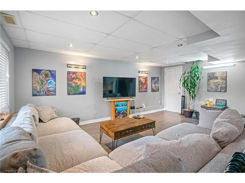 22 Inglewood Road, St. Catharines, ON - Indoor Photo Showing Living Room