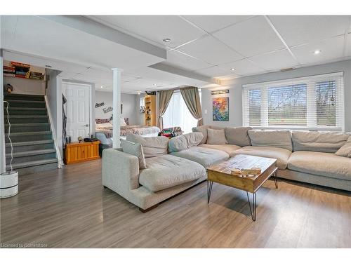 22 Inglewood Road, St. Catharines, ON - Indoor Photo Showing Living Room