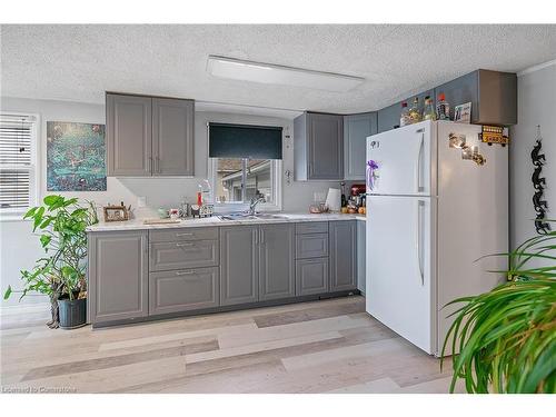 22 Inglewood Road, St. Catharines, ON - Indoor Photo Showing Kitchen