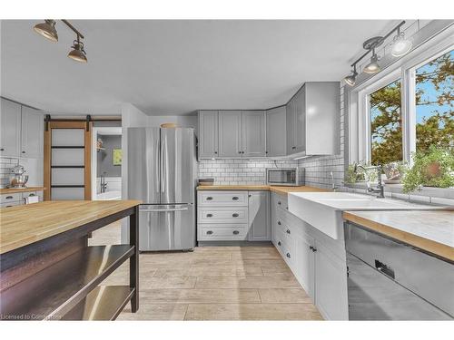 444 Webber Road, Pelham, ON - Indoor Photo Showing Kitchen