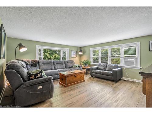 444 Webber Road, Pelham, ON - Indoor Photo Showing Living Room