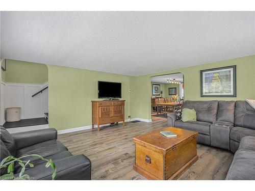 444 Webber Road, Pelham, ON - Indoor Photo Showing Living Room