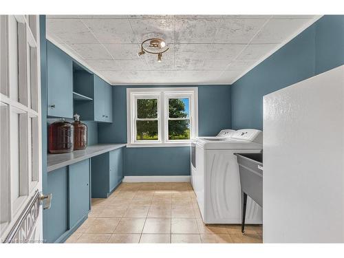 444 Webber Road, Pelham, ON - Indoor Photo Showing Laundry Room